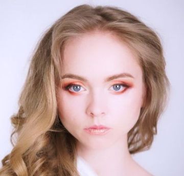 Ксения Отинова