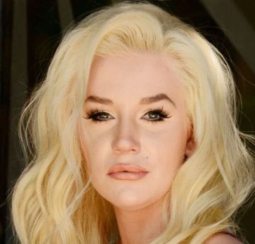 Кортни Стодден