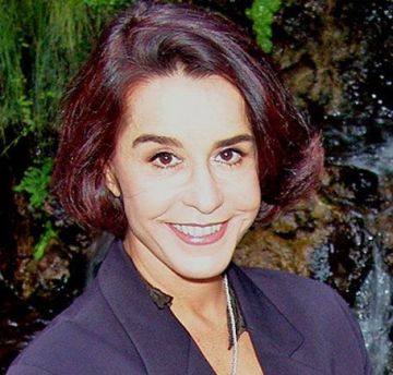 Луселия Сантуш