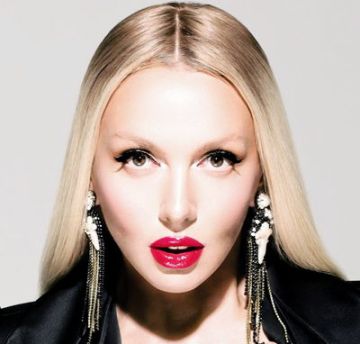 Оля Полякова