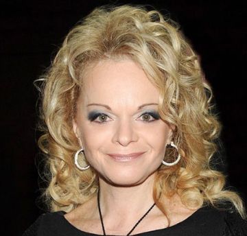 Лариса Долина